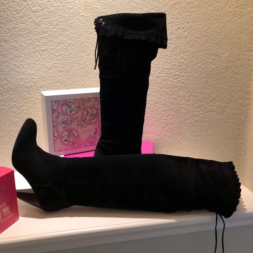 BLACK SUEDE BOOTS